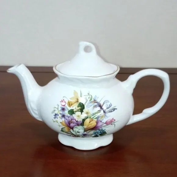 Arthur Wood English Floral Tea Pot #6819, Vintage! - Picture 1 of 10